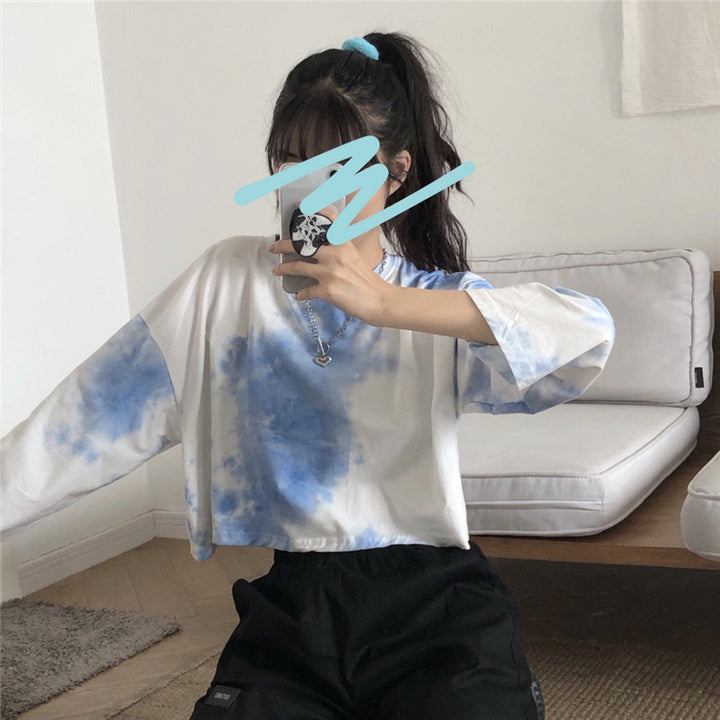 Kvinnenes cropped sweatshirt med moderne batikkdesign og avslappet snitt