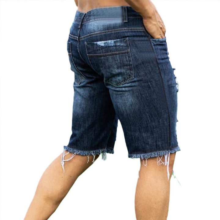 Herrer ødelagte denim-shorts med uregelmessig søm og trendy rifte detaljer Skjora