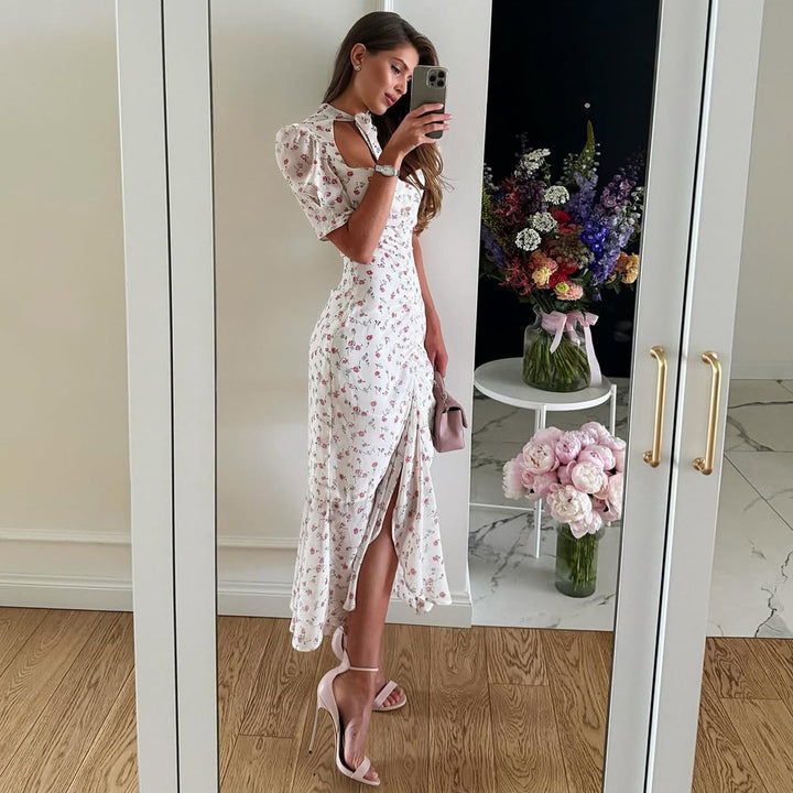 Kvinne maxi kjole med blomstermønster og elegante detaljer Skjora