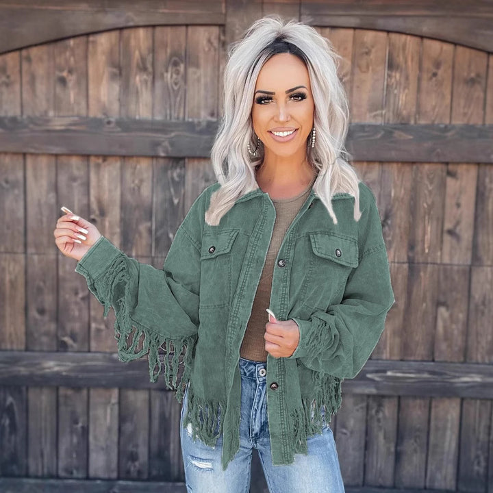 Kvinne franjejakke laget av denim i en avslappet oversized passform