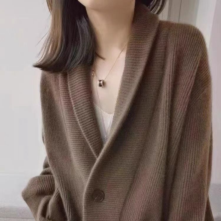 Kvinnes chunky strikket cardigan med en romslig passform og klassiske slag Skjora