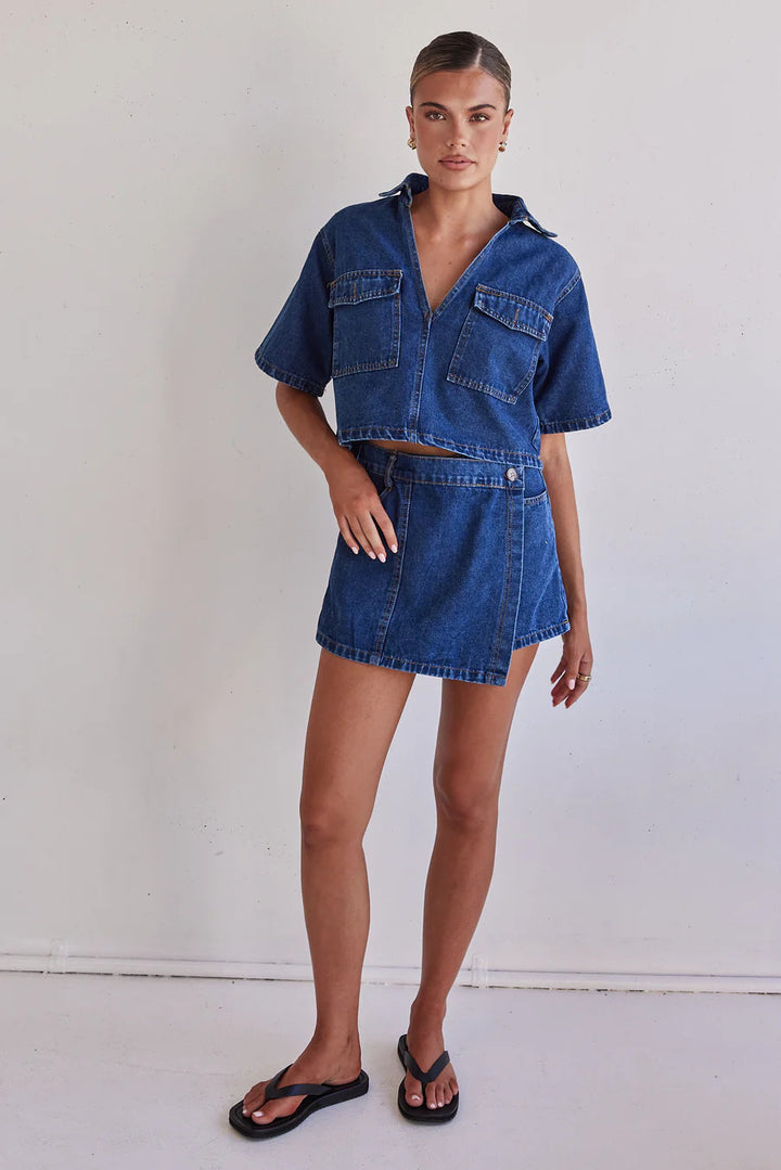 Damer denim-kort jakke med matchende skjørt i avslappet stil Skjora