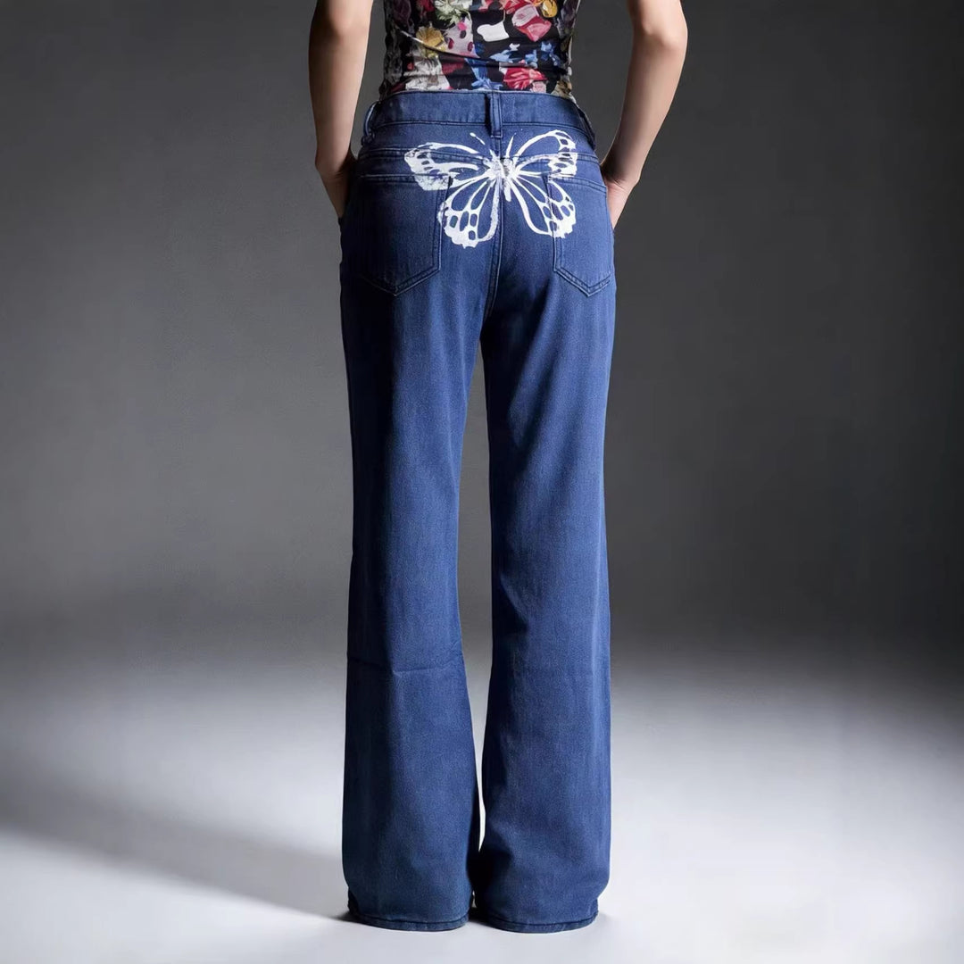 Dameviddejeans med kunstnerisk sommerfugl-design Skjora