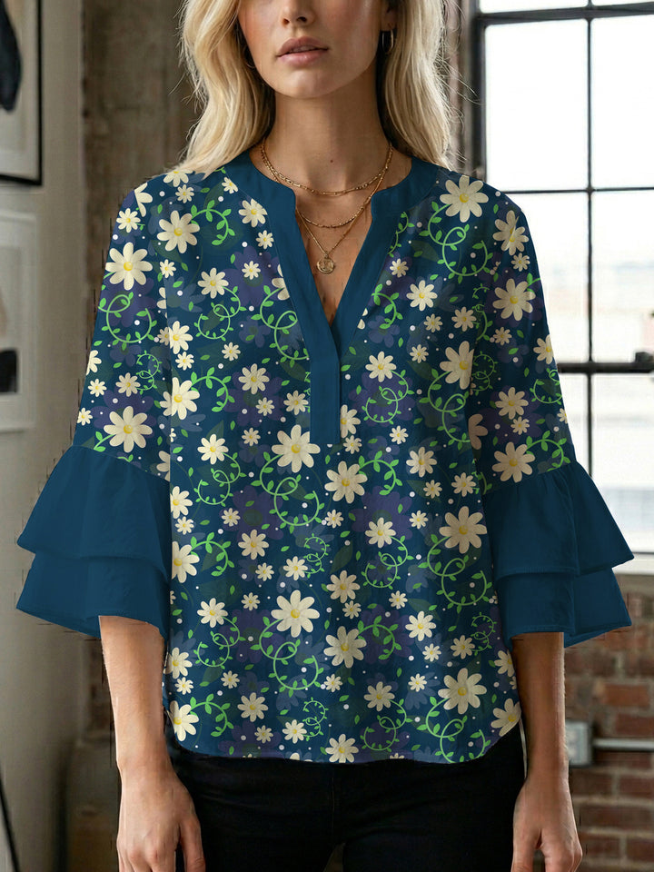 Damebluse med voluminøse ermer og blomsterdesign Skjora