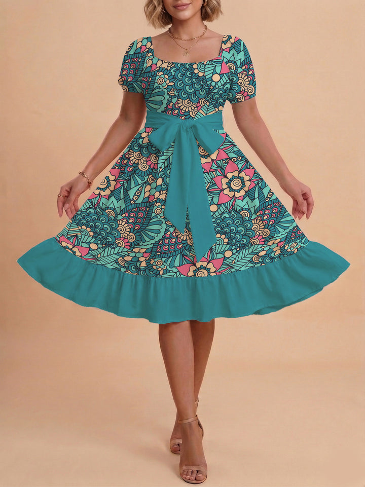Damen modernes Blumenkleid mit elegantem Taillengürtel und asymmetrischem Saum Skjora