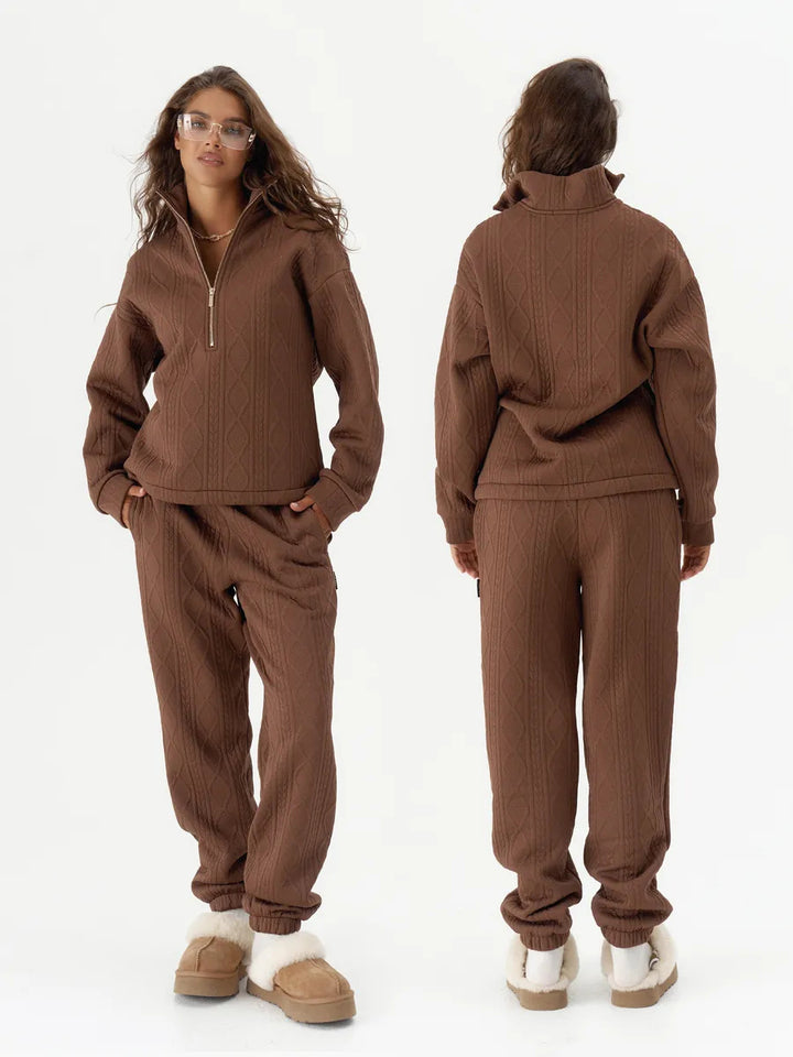 Kvinnens koselige fleece loungewear-sett med glidelås og ribbestruktur Skjora
