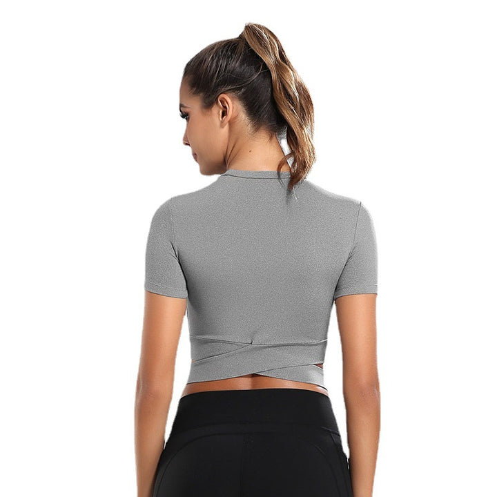 Dame kortermet trenings-crop-top med innovativt draperingsutseende Skjora