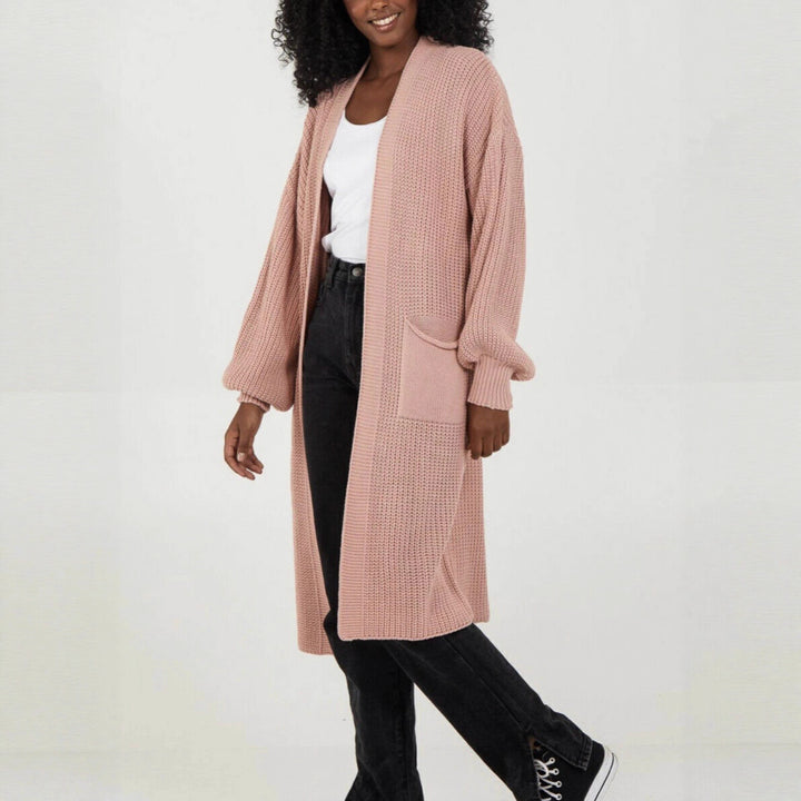 Kvinne strikket kåpe i uformell oversized design Skjora