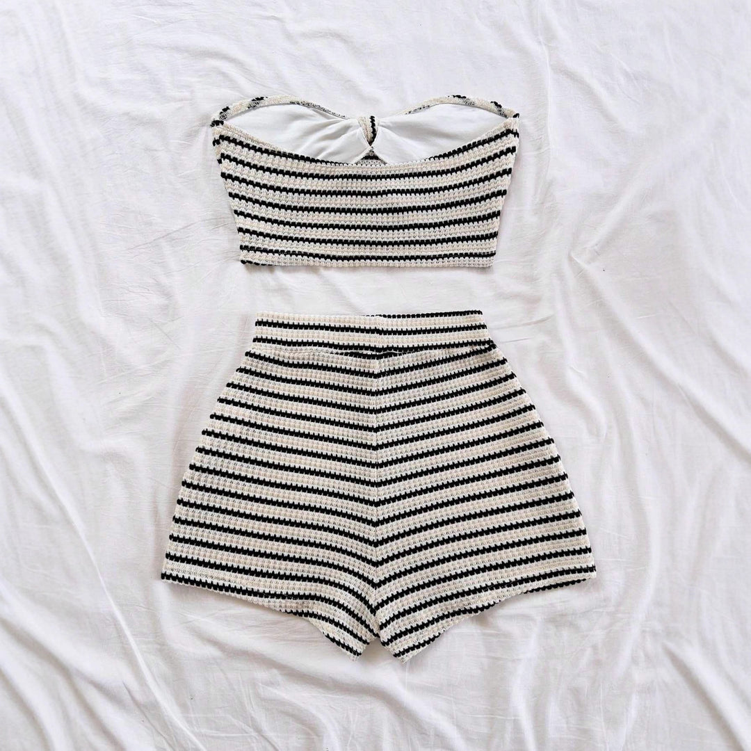 Dame bandeau topp og short-set med maritimt stripes mønster Skjora