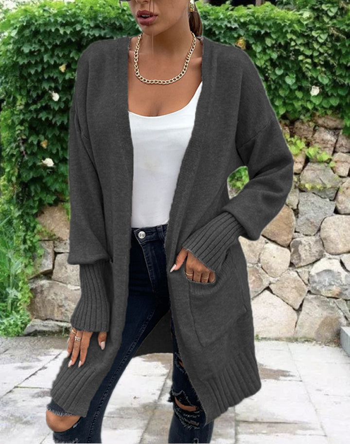 Kvinnens chunky strikk cardigan med dype lommer og avslappet design Skjora
