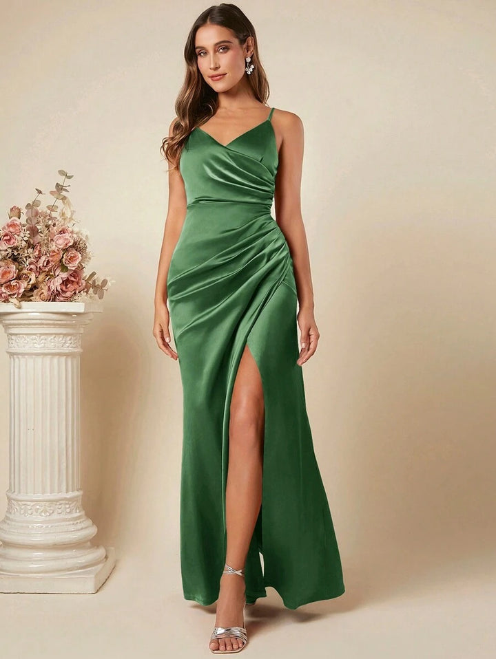 Dame Elegant omslagkjole med høy splitt og smale stropper Skjora