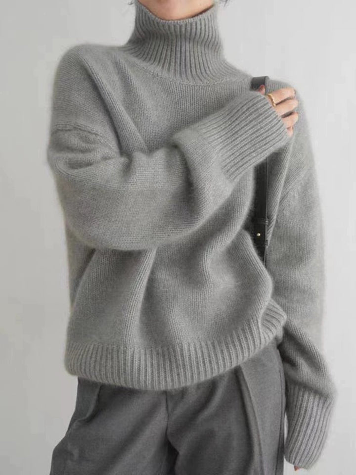 Kvinnes cashmere rullehalsgenser med løs passform og elegant tekstur Skjora