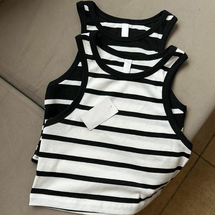 Damer sporty crop topp med moderne striper Skjora
