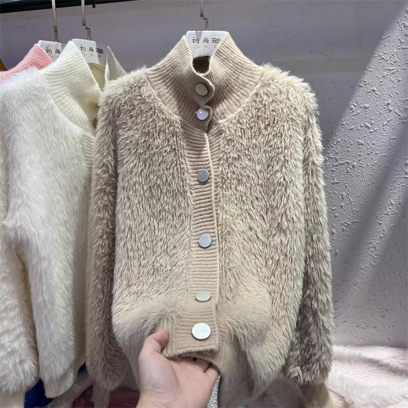 Kvinnens koselige cardigan med knappeåpning og høy krage Skjora