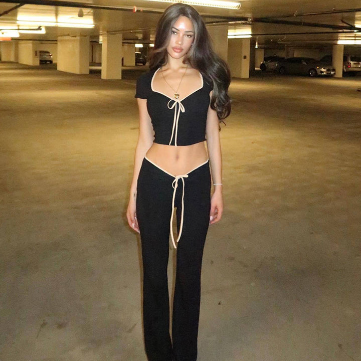 Dame avslappet sett med moteriktig snøring Skjora