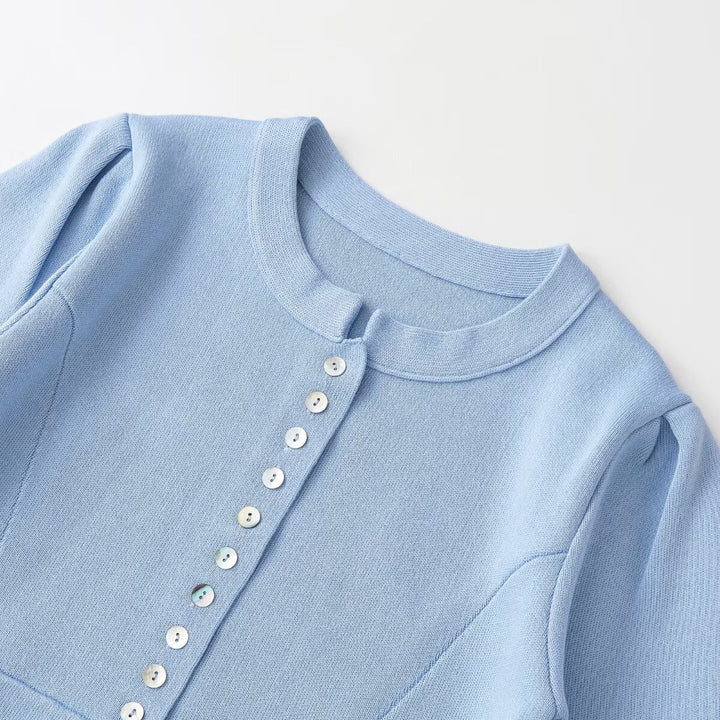 Dame elegant cardigan med fint ribbemønster og dekorative knapper Skjora