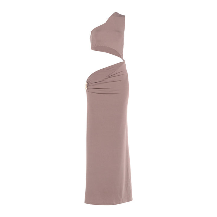 Damer Elegant asymmetrisk maxikjole med drapering og dekorativ detalj Skjora