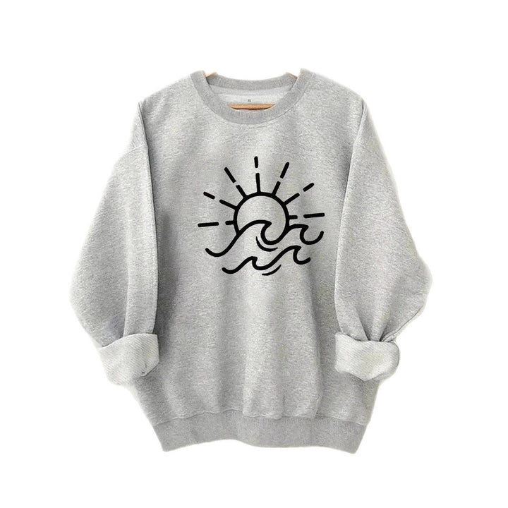 Dame sweatshirt med kreativ sol- og bølgedesign Skjora
