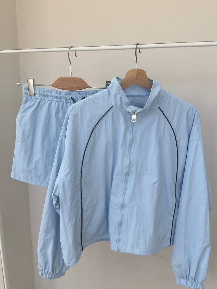 Kvinnenes sporty jakke og shorts sett med høy krage Skjora