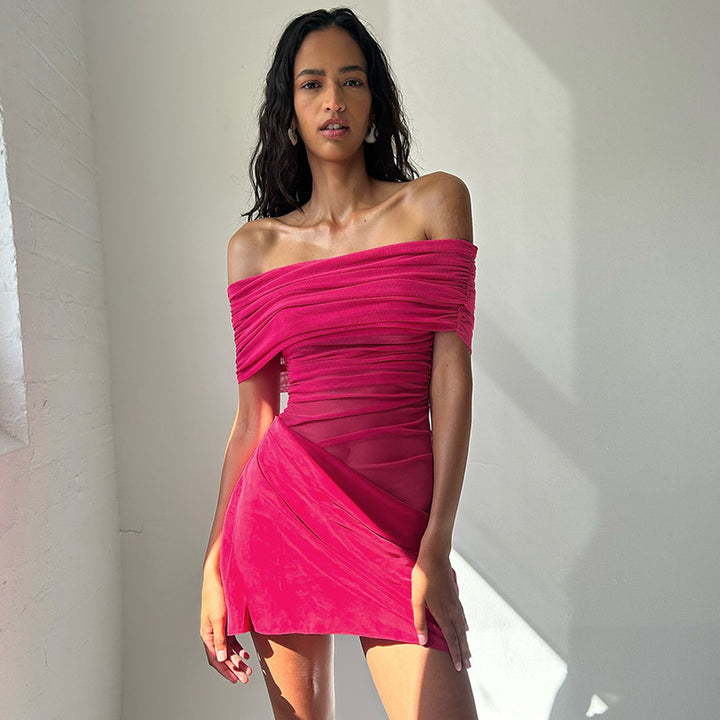 Damer Off-Shoulder Minikjole med volangdetaljer og figurskapende drapering Skjora