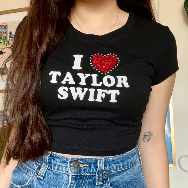 Damer cropped T-skjorte med glitrende skrifttype og trendy bomullsmateriale Skjora