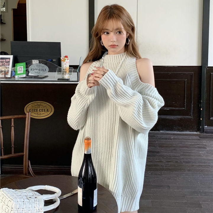 Kvinnes strikket kjole med off-the-shoulder look og ribbet tekstur Skjora