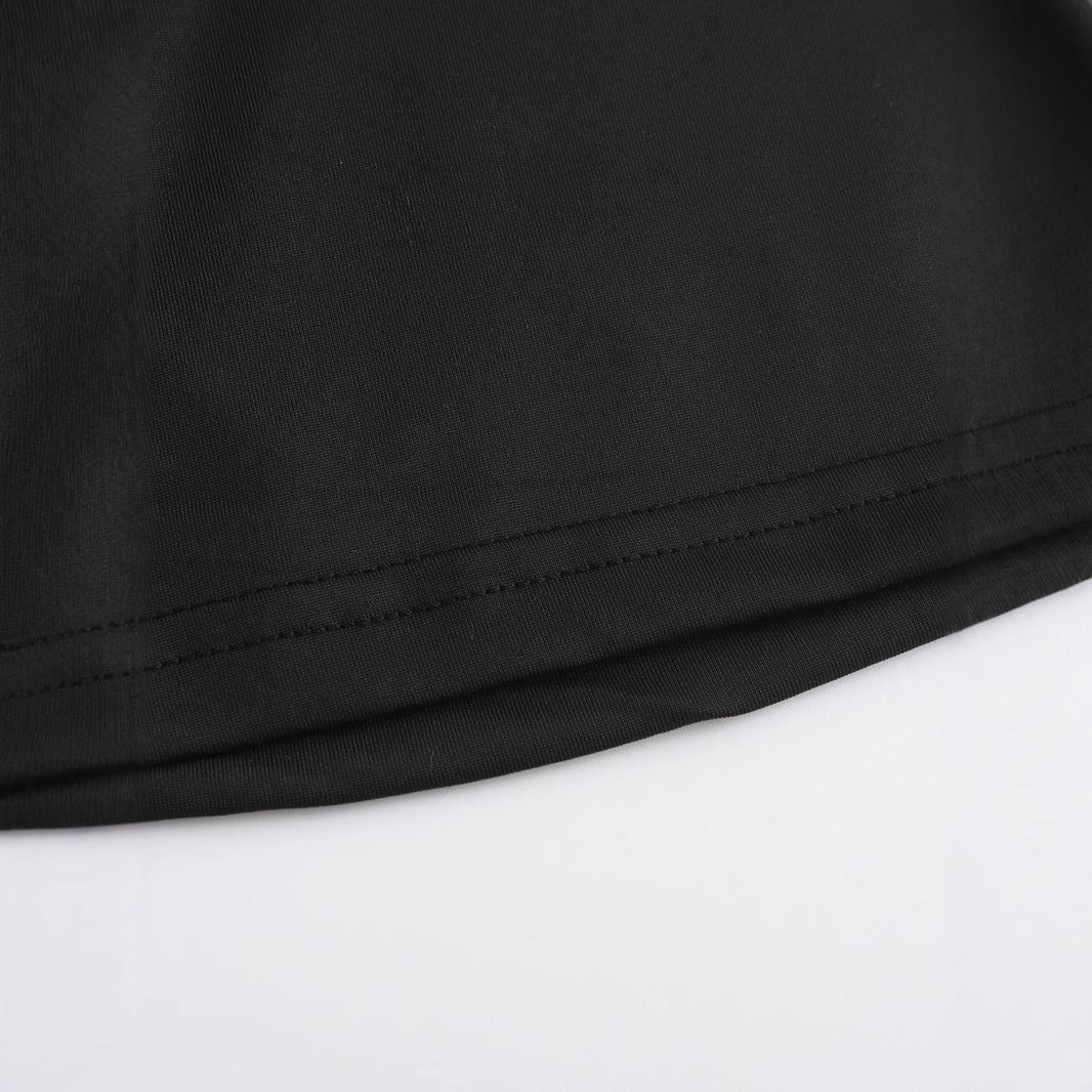 Dame Crop-T-skjorte med iøynefallende trykk og tettsittende design Skjora