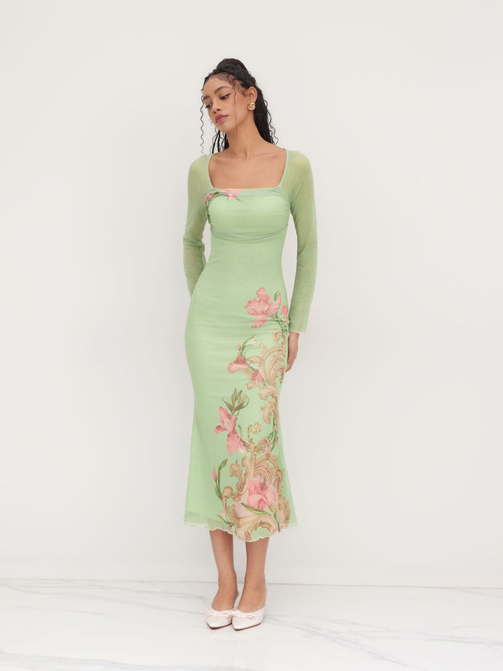 Dame elegant midikjole med blomsterdesign og transparente langermede ermer Skjora