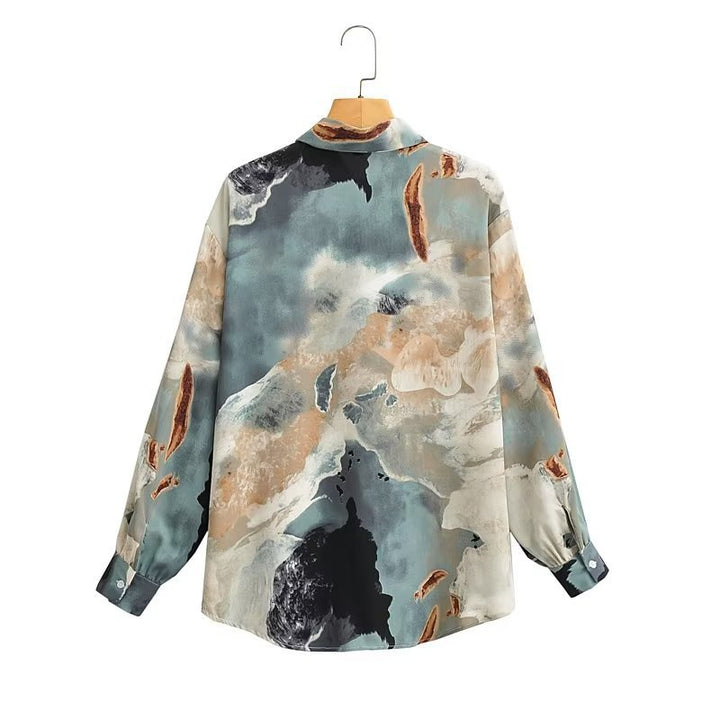 Kvinnens langermede silke bluse med moderne gradient