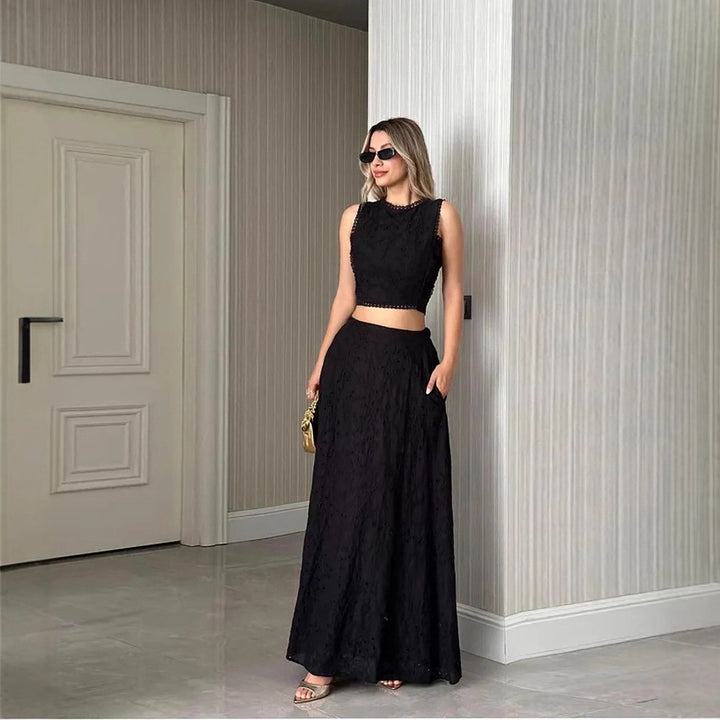 Kvinnenes maxikjole med delikat hullbroderimønster og trendy crop top Skjora