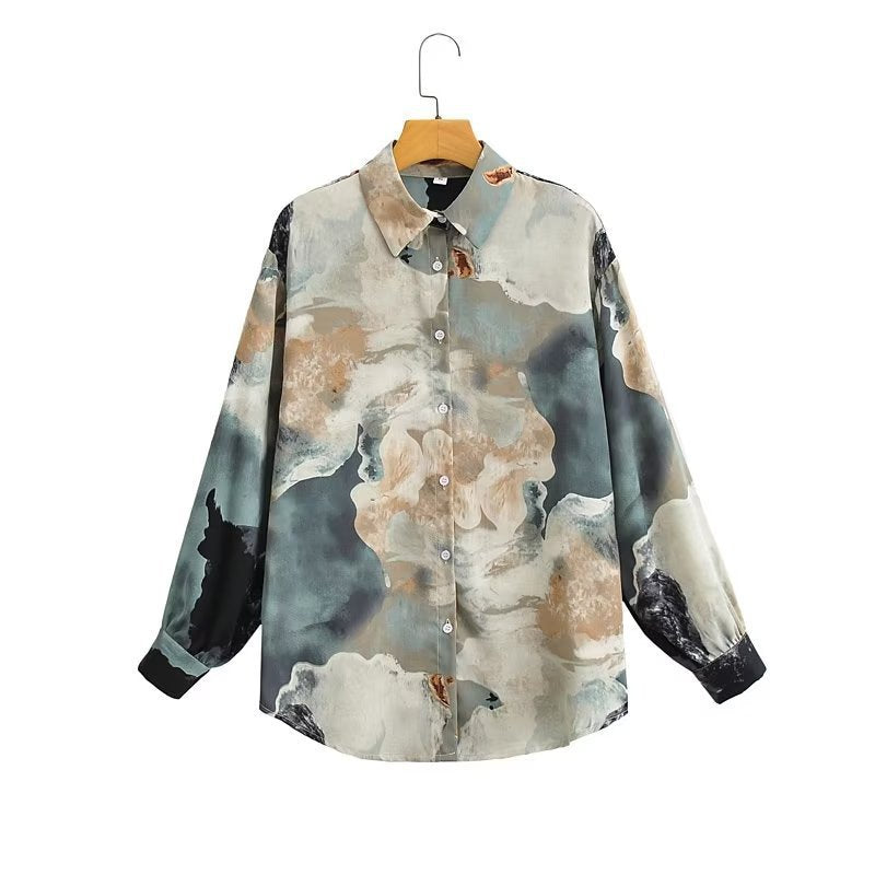 Kvinnens langermede silke bluse med moderne gradient