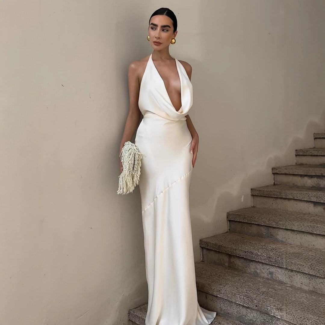 Damer elegant chiffon maxikjole med dyp ryggutskjæring og raffinert omslagsdesign Skjora