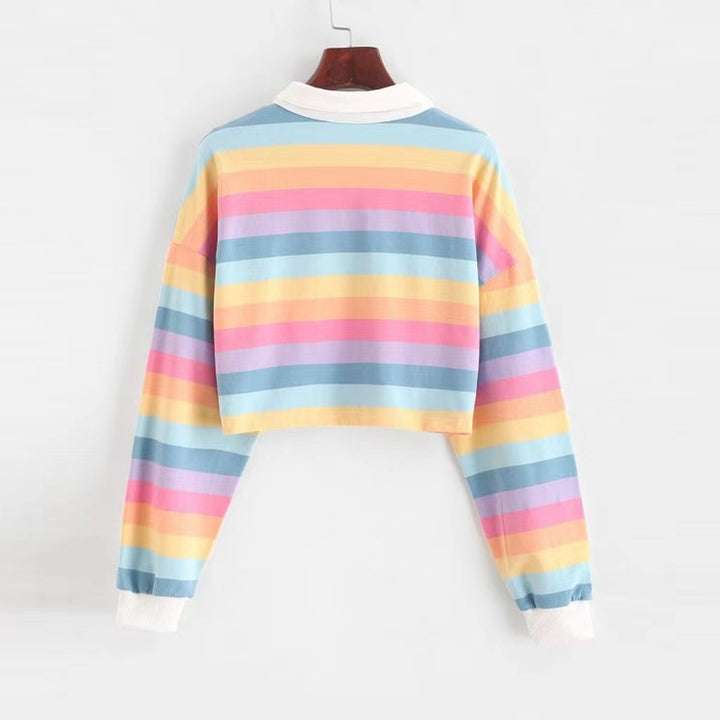 Kvinne Cropped Polo Skjorte med Fargerike Striper og Løs Passform Skjora