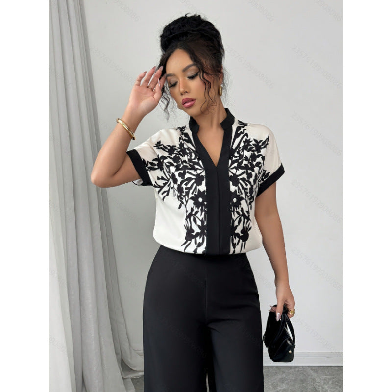 Damebluse med blomsterdetaljer og elegant snitt Skjora