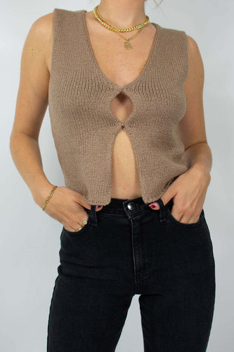 Dame strikket Cropped Top med stilig V-hals og dekorativ nøkkellås Skjora