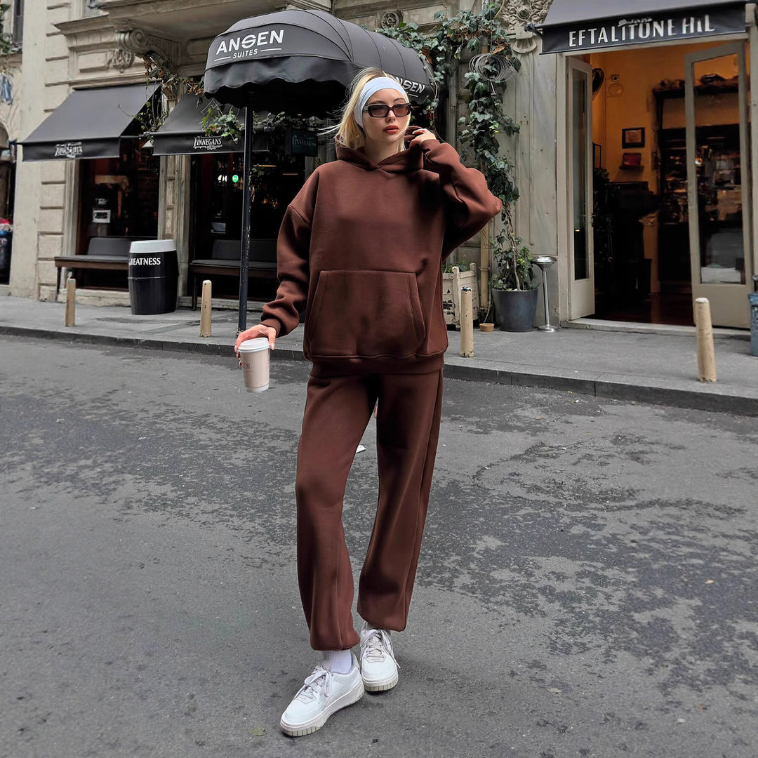 Damer Oversized Hoodie og Vide Joggebukser i Casual Look Skjora