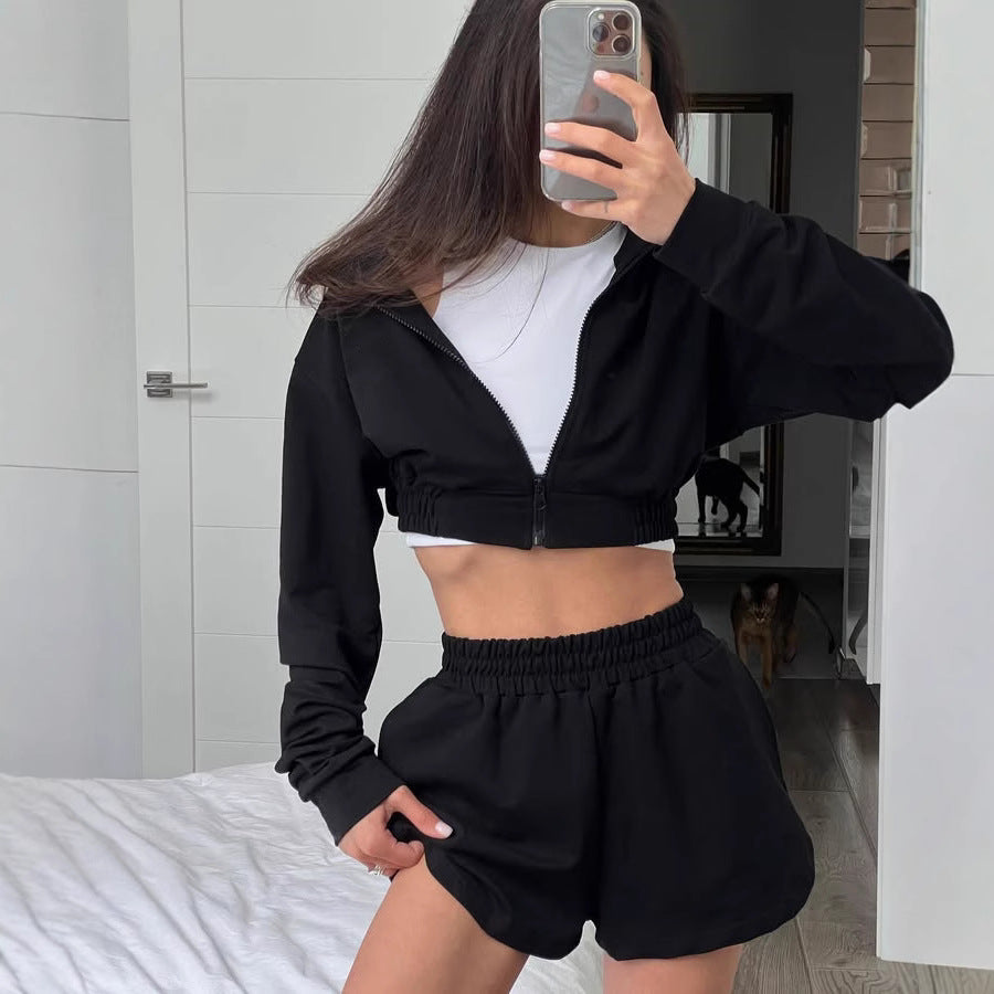 Dame sporty casual sett med trendy cropped jakke og shorts Skjora