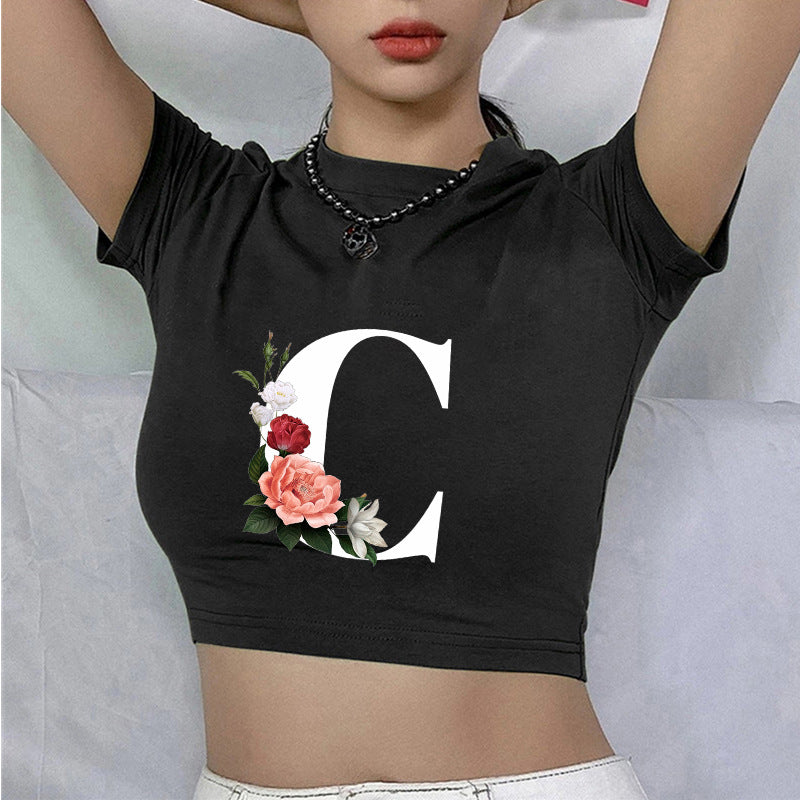 Dame cropped T-skjorte med blomstrede initialdesign Skjora