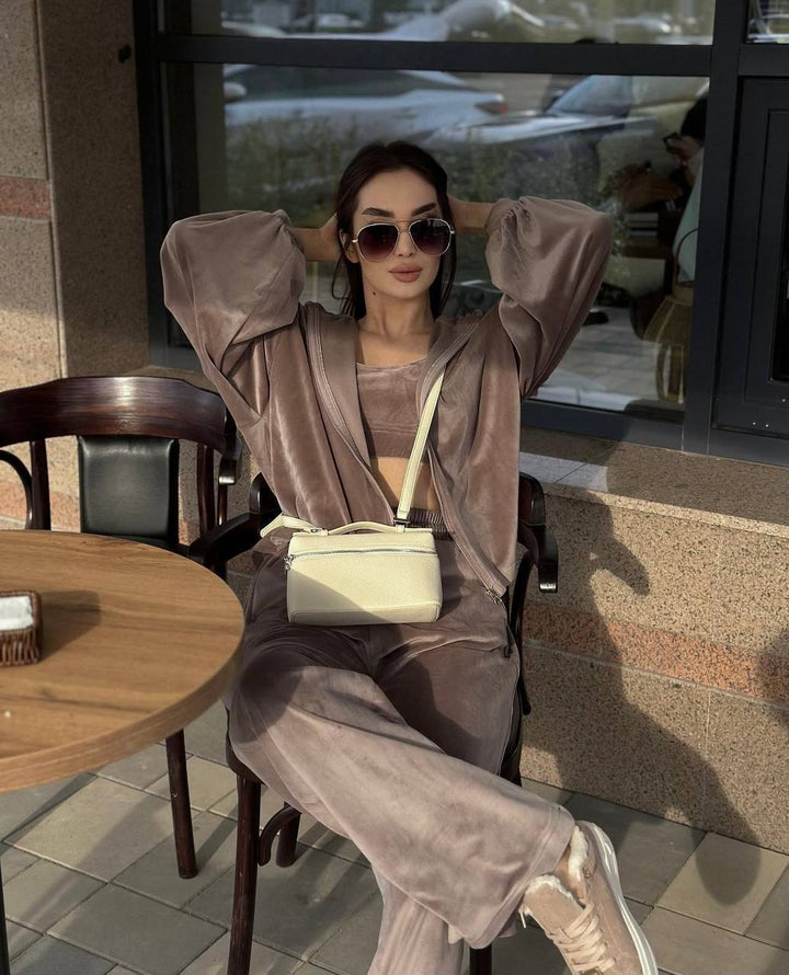 Damer moteriktig fløyels-loungewear-sett med hette Skjora