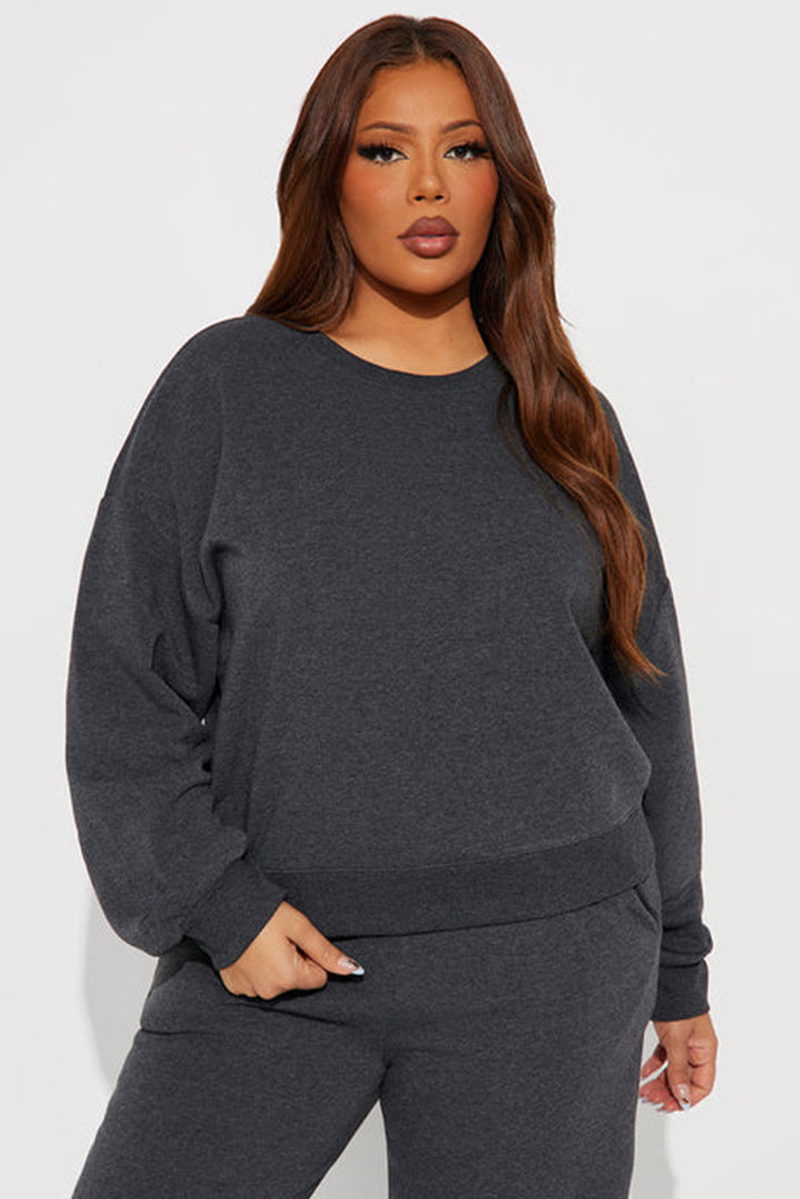 Kvinne cropped hettegenser med senket skuldre og bred kant Skjora