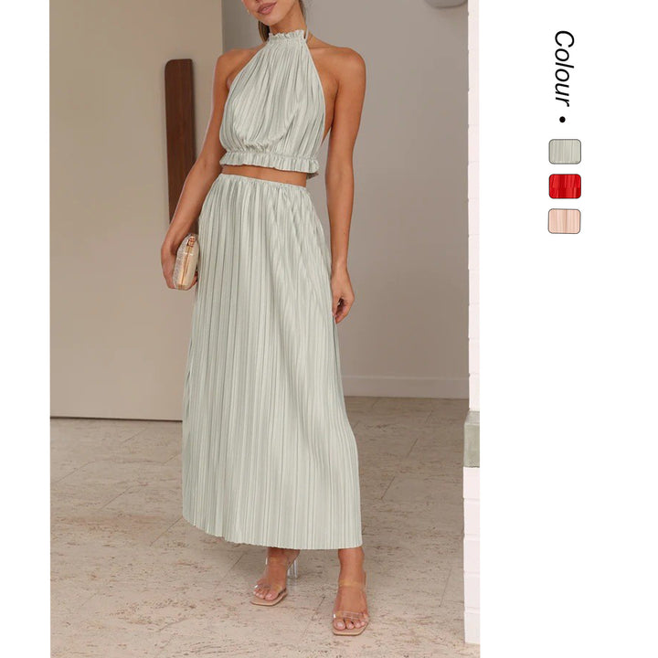 Kvinnens maxikjole med uttrykksfullt plisserte skjørt og stilig halterneck Skjora