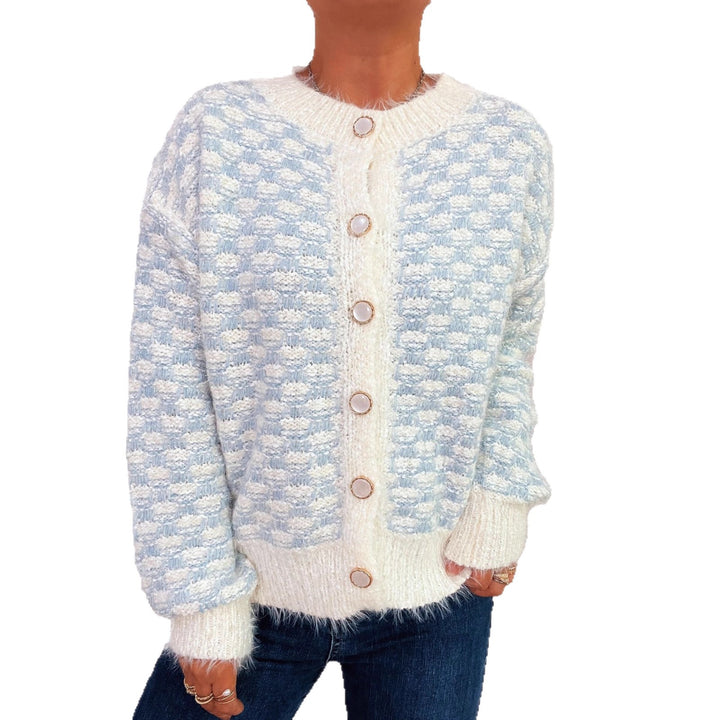 Kvinnelig fluffy cardigan med moteriktig knappedetaljstruktur og avslappet passform Skjora
