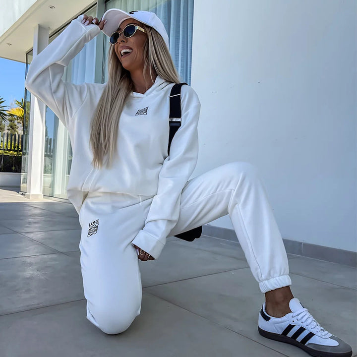 Dame sporty loungewear-set med hette og elastiske mansjetter Skjora