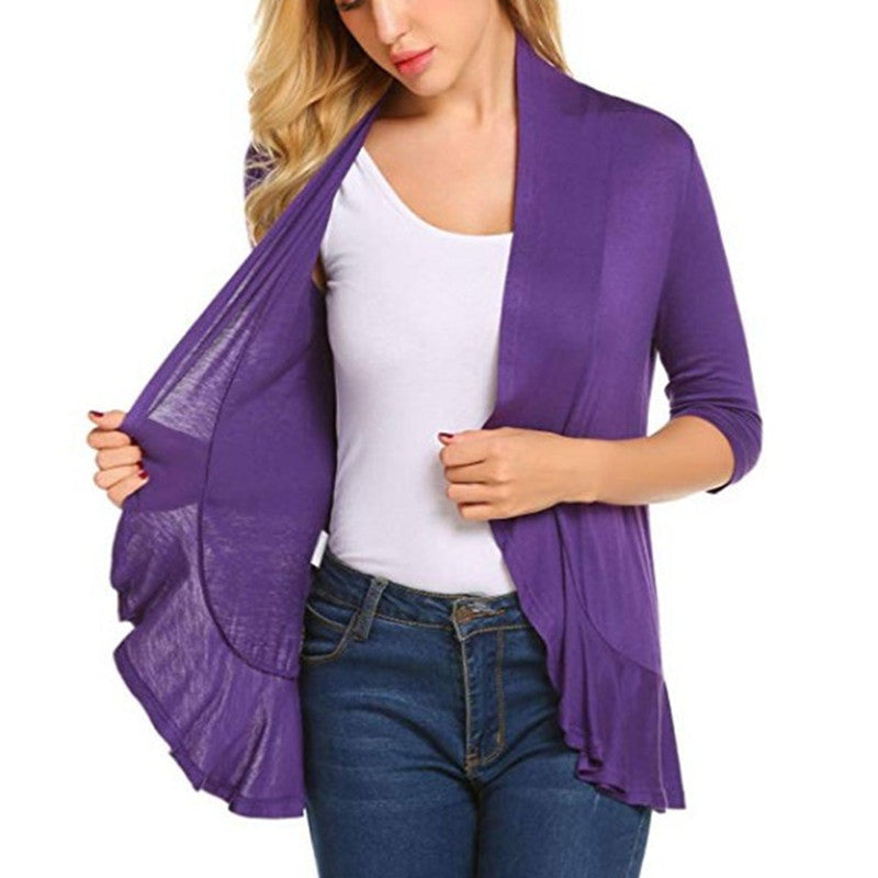 Kvinnelig Fashionable Cardigan med Asymmetrisk Snitt og Smigrende Detaljer Skjora