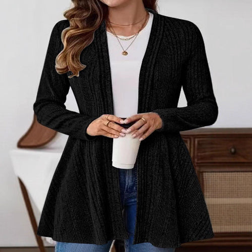 Dame lang cardigan med moderne ribbdesign og skreddersøm Skjora