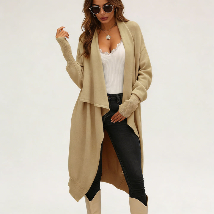 Kvinnens casual strikket cardigan med asymmetrisk snitt og mykt materiale Skjora