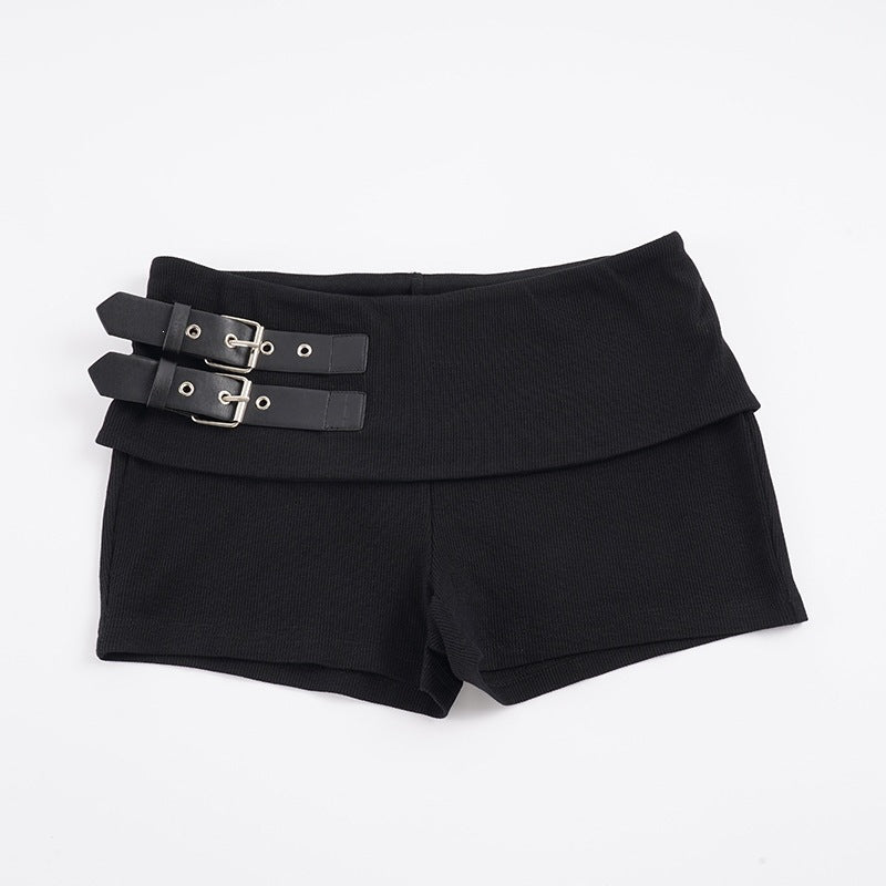 Dame shorts med bredt belte og dekorative spenner Skjora