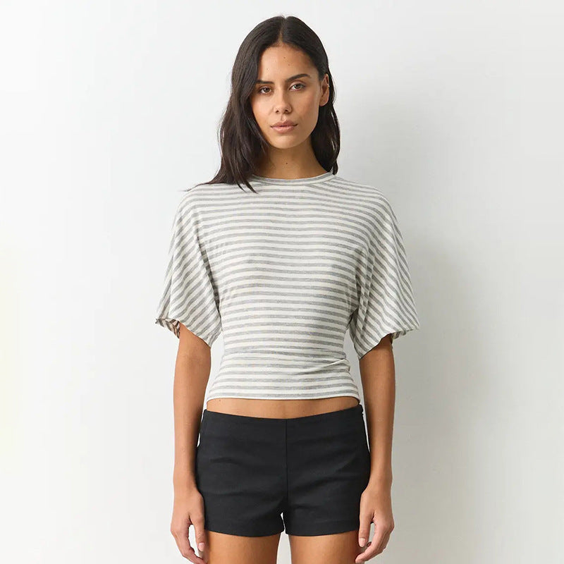 Damer moderne kortermet topp med avslappet stripemønster og elegant snitt Skjora