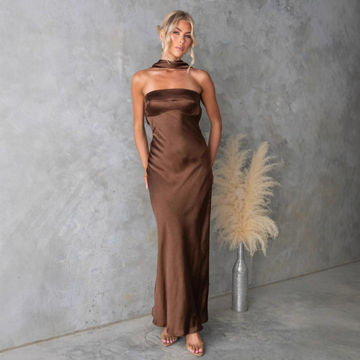 Damer Elegant Kveldskjole med Av-Shoulder Design og Glitrende Sateng