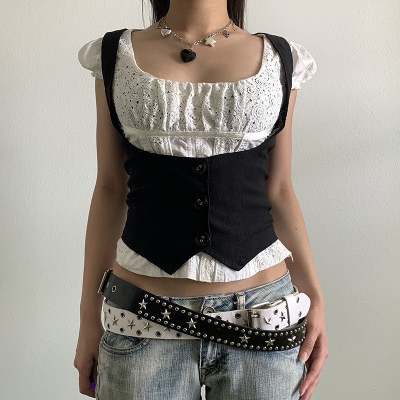 Damer Fasjonabelt Crop-Top med elegante knappedetaljer og figursydd snitt Skjora